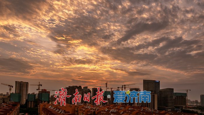 一年四季 泉在济南丨泉城雨后惊现彩虹、火烧云双奇观