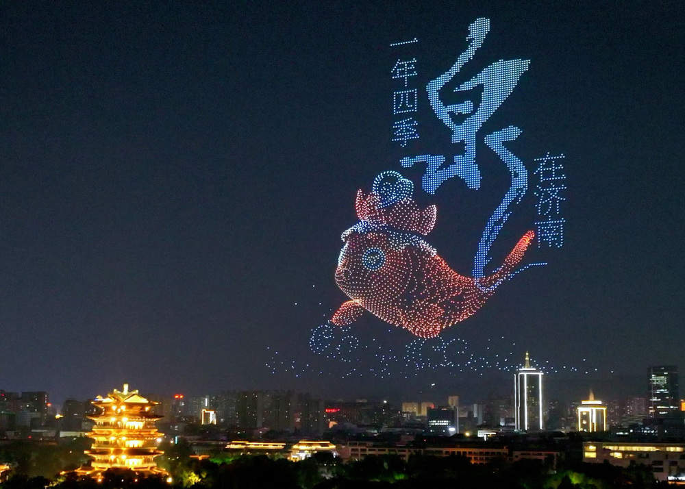 璀璨光影与湖景交融!3000架无人机绘就泉城新画卷