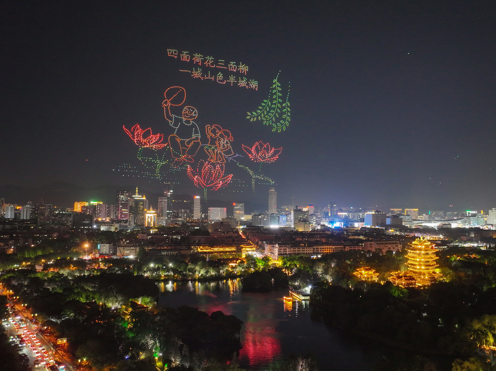 璀璨光影与湖景交融!3000架无人机绘就泉城新画卷