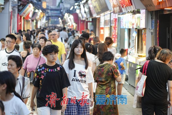 “烟火气”点燃夏夜经济！济南芙蓉街暑期人气爆棚