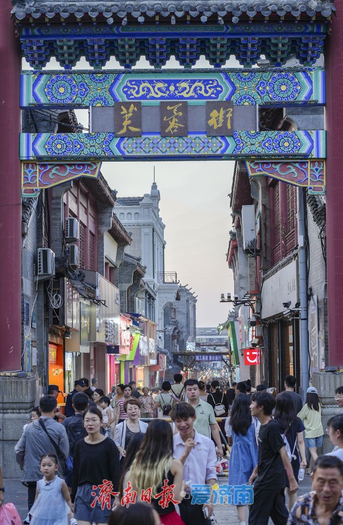 “烟火气”点燃夏夜经济！济南芙蓉街暑期人气爆棚