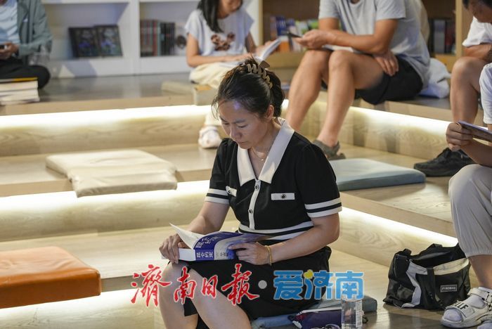 一年四季 泉在济南丨炎炎夏日 书香沁凉
