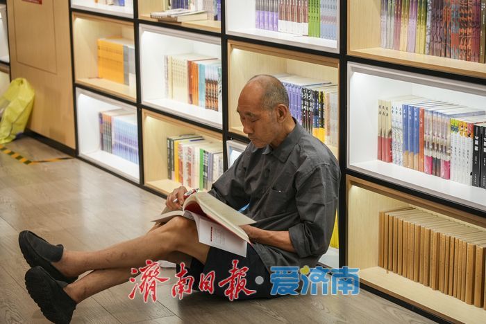 一年四季 泉在济南丨炎炎夏日 书香沁凉