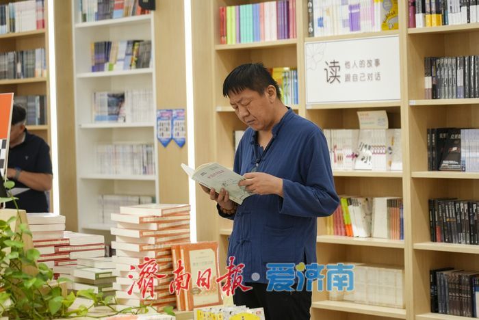 一年四季 泉在济南丨炎炎夏日 书香沁凉