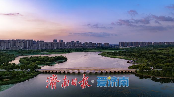 一年四季 泉在济南|华山湖披上霞光盛装 ,演绎“湖光山色”醉美时刻