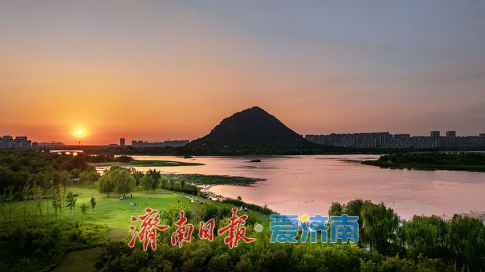 一年四季 泉在济南|华山湖披上霞光盛装 ,演绎“湖光山色”醉美时刻