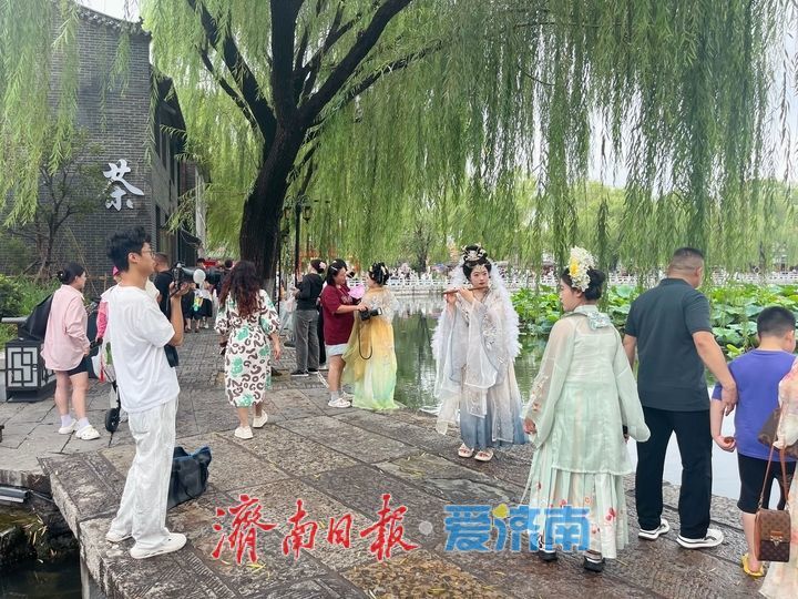 一年四季 泉在济南丨古城里的“古装风” 体验别样风情