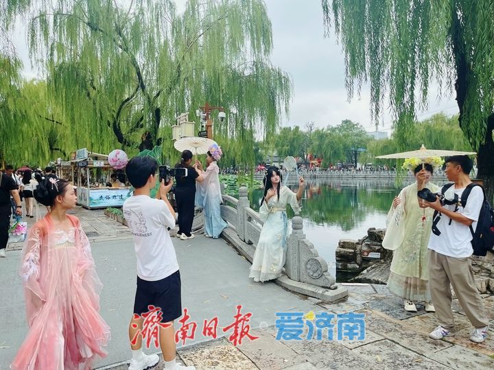 一年四季 泉在济南丨古城里的“古装风” 体验别样风情