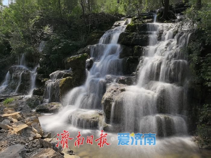 雨润南山 泉群“撒欢”成瀑引客来
