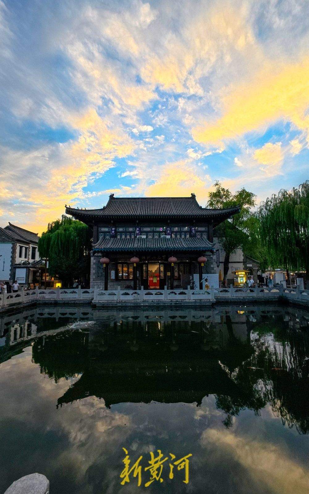 雨后凉爽天气上线,泉映夕阳洒金醉晚霞