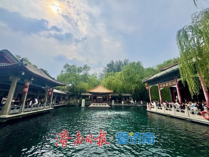 一年四季 泉在济南丨趵突泉水位持续高位 “水涌若轮”引客来