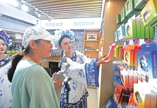 湖畔雨荷 济南有礼 大明湖“雨荷馆”正式开放