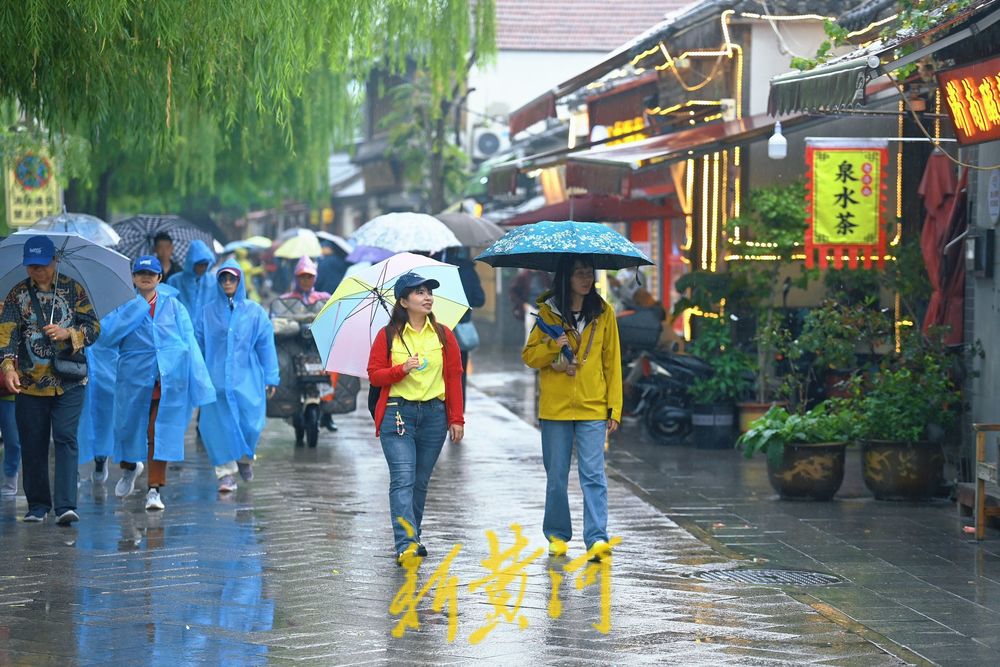 漫游泉城老街巷 秋雨蒙蒙别有韵味  