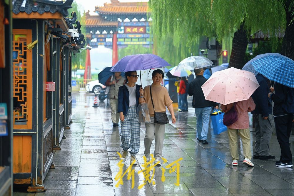 漫游泉城老街巷 秋雨蒙蒙别有韵味  