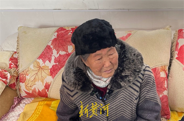 四载寒暑十万公里的寻找 英雄山上，为254位无名烈士刻下名字