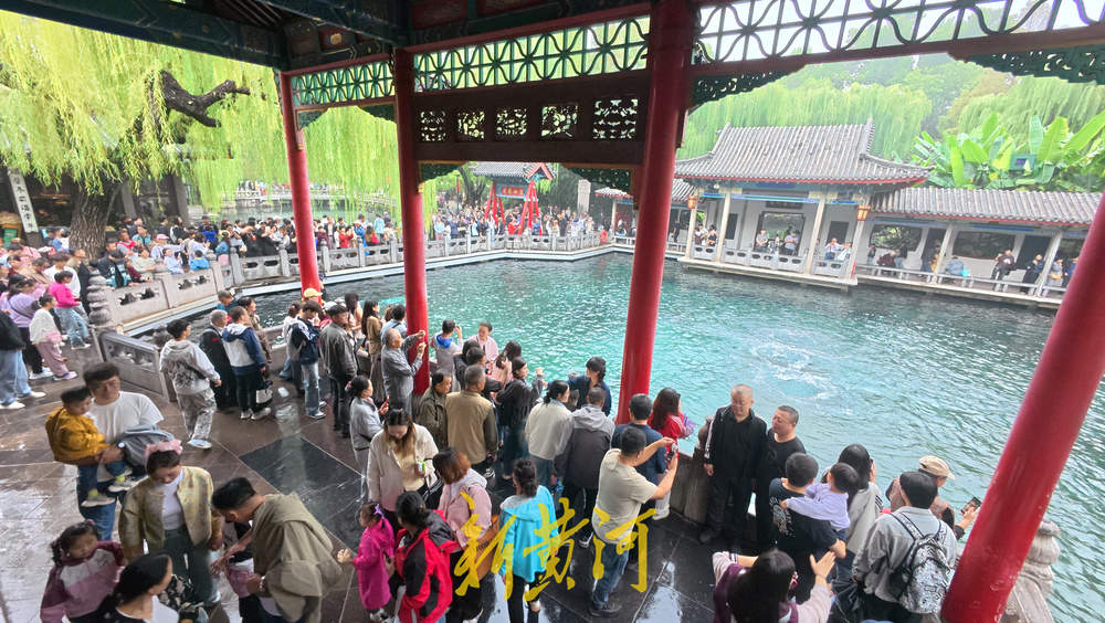 秋雨频顾润泉城 趵突泉水位达29.62米