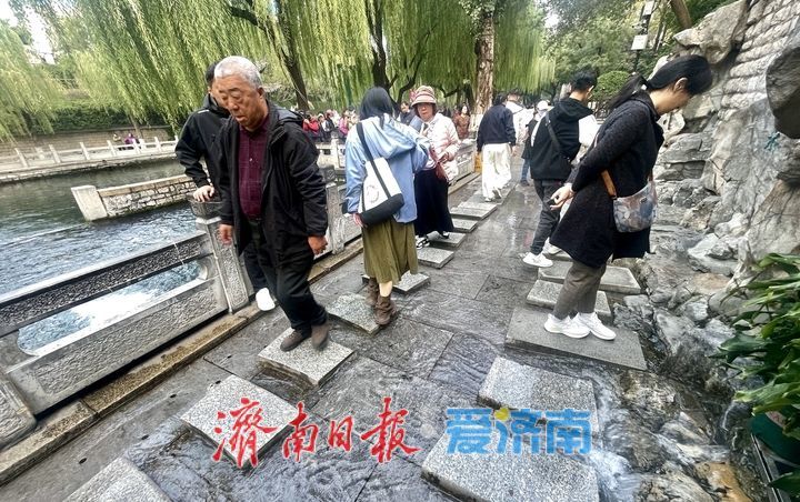 一年四季 泉在济南丨黑虎泉畔留清泉 亲水赏景暖意浓