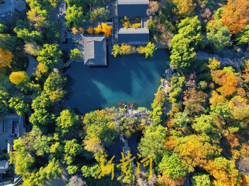 五彩斑斓，五龙潭呈现最美晚秋景色