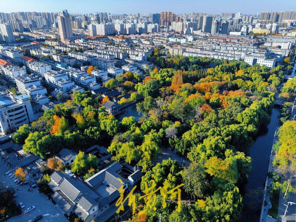 五彩斑斓，五龙潭呈现最美晚秋景色