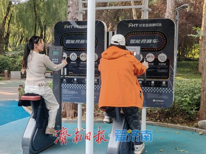 一年四季 泉在济南丨济南森林公园变身“秋日调色盘” 周末游人如织享惬意