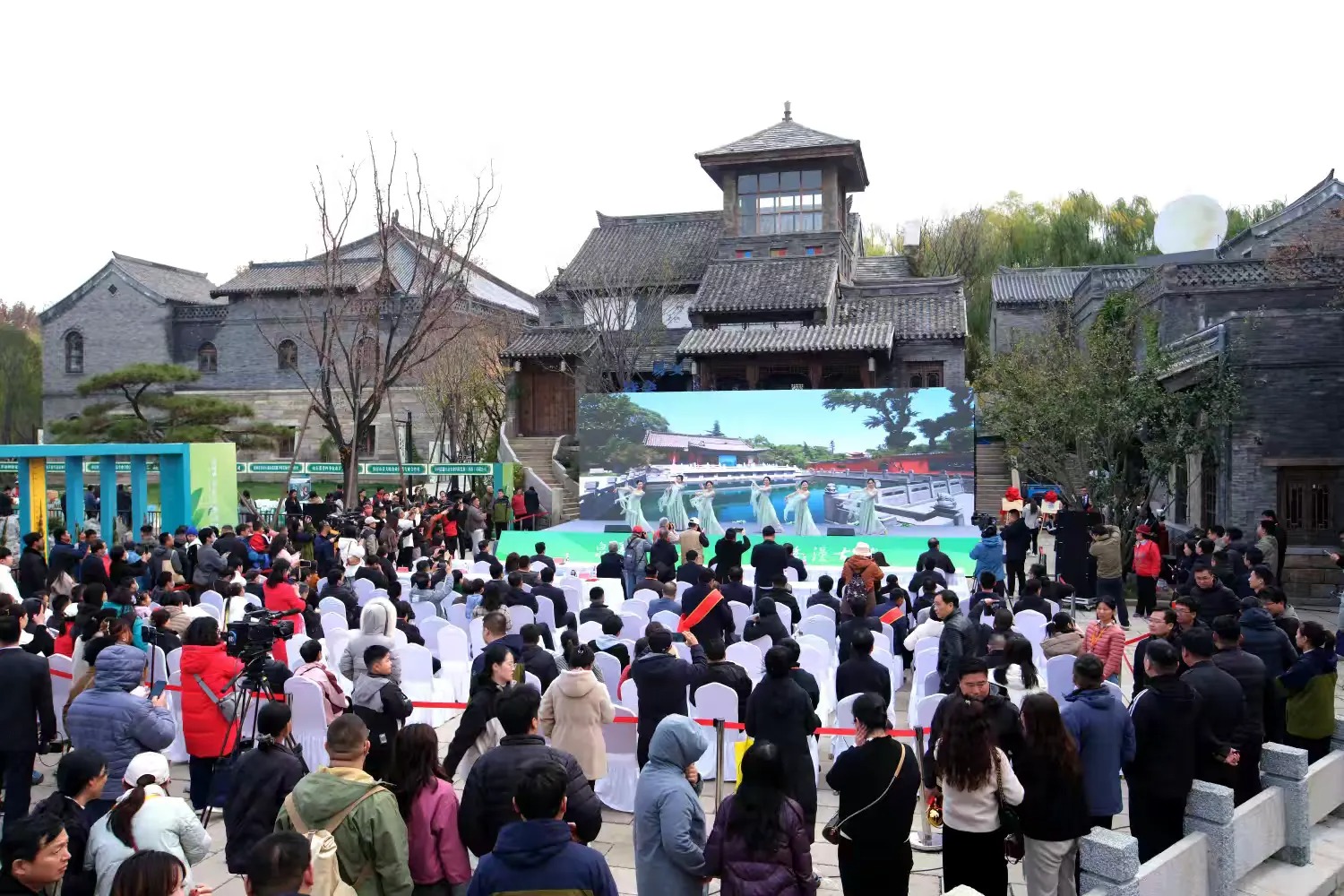 简篇-一棵葱“长”出35亿全产业链!