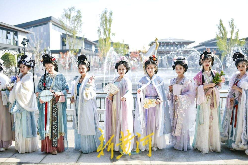 济南“如梦令宋词主题演艺乐园”开启汉服巡游，再现千年风雅