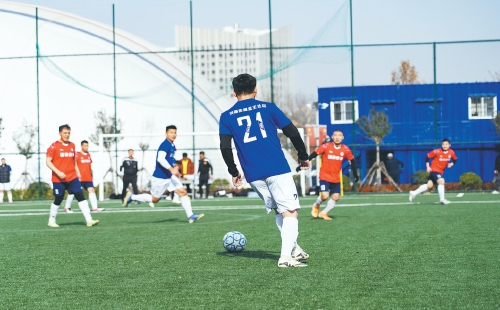 “大雪”时节泉城绿茵场点燃冬日激情 2025济南市社超总决赛火热开启