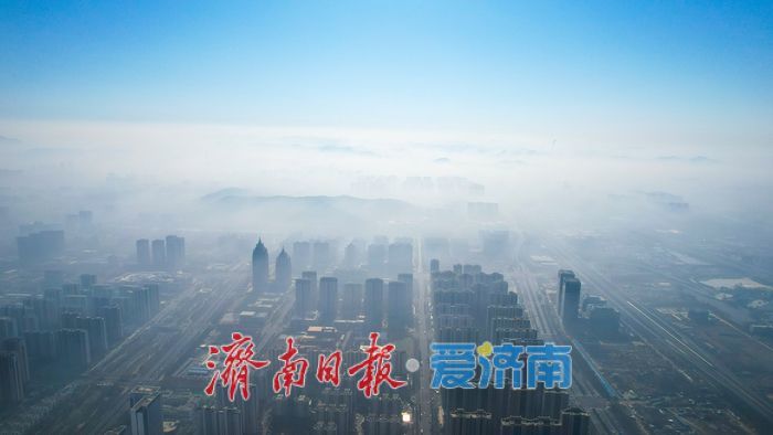 一年四季 泉在济南｜高楼藏云海 泉城现平流雾景观