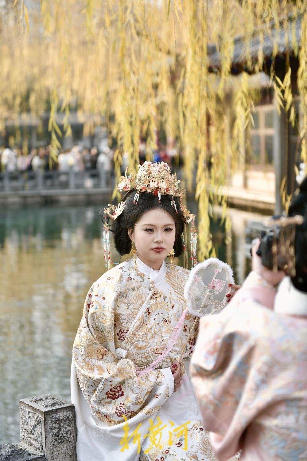 一年四季 泉在济南|泉城冬韵邂逅华服之美 泉畔兴起明制古装打卡热