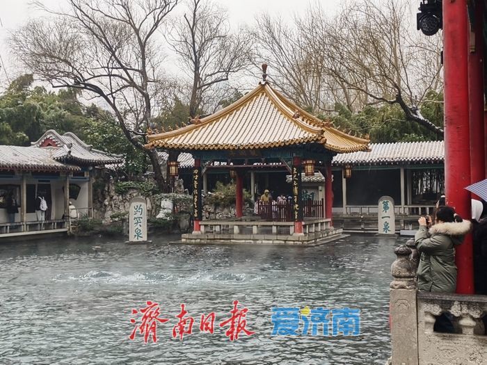 一年四季 泉在济南丨雪润泉城！趵突泉再现“云雾润蒸”胜景