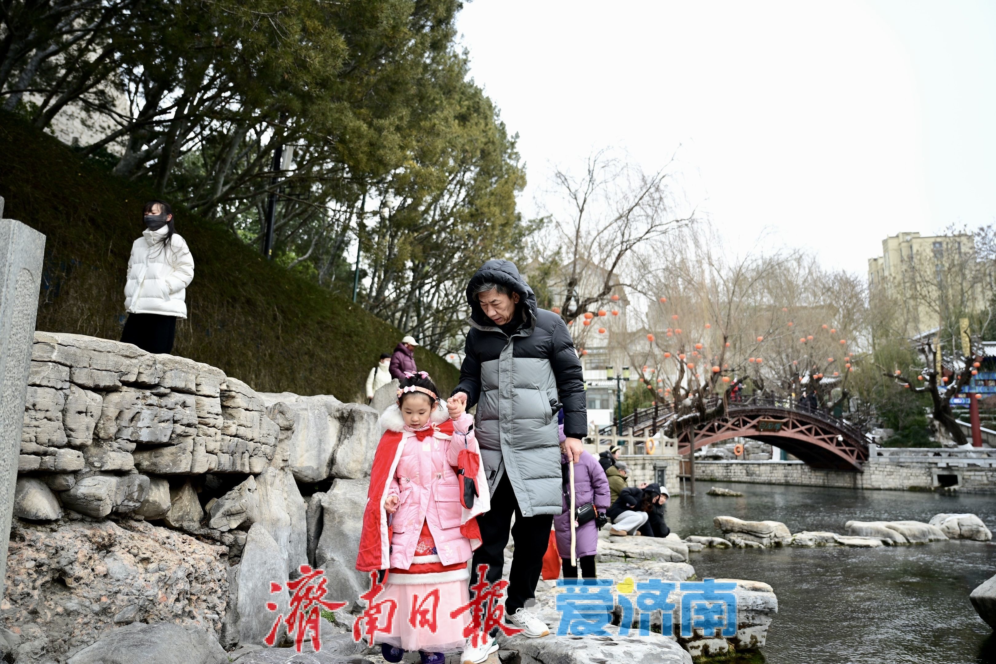 一年四季 泉在济南丨泉暖冬寒 济南白石泉薄雾袅袅萦回醉游人