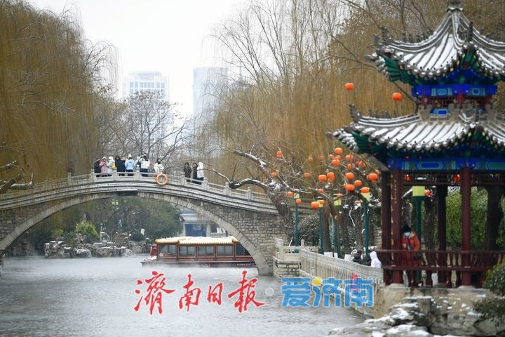 一年四季 泉在济南丨云雾润蒸，雪后济南护城河云雾缭绕宛如仙境