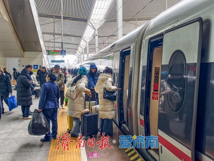 春运倒计时,高校寒假陆续开启,铁路迎学生客流高峰