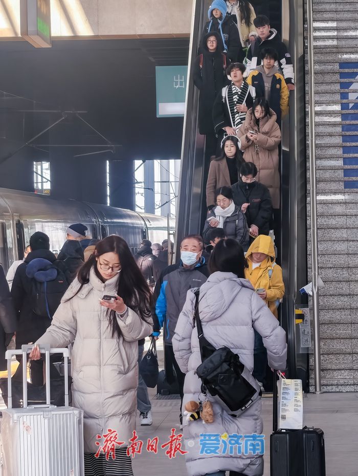 春运倒计时,高校寒假陆续开启,铁路迎学生客流高峰