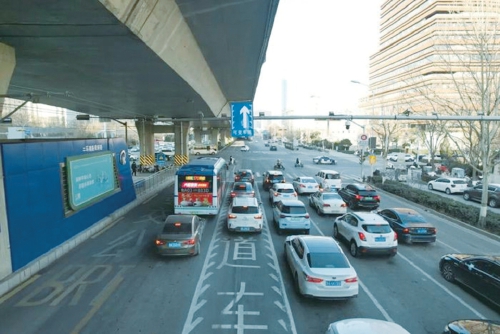 济南首个联动可变车道上线!二环南高架路东向西高峰期拥堵降低25.5%
