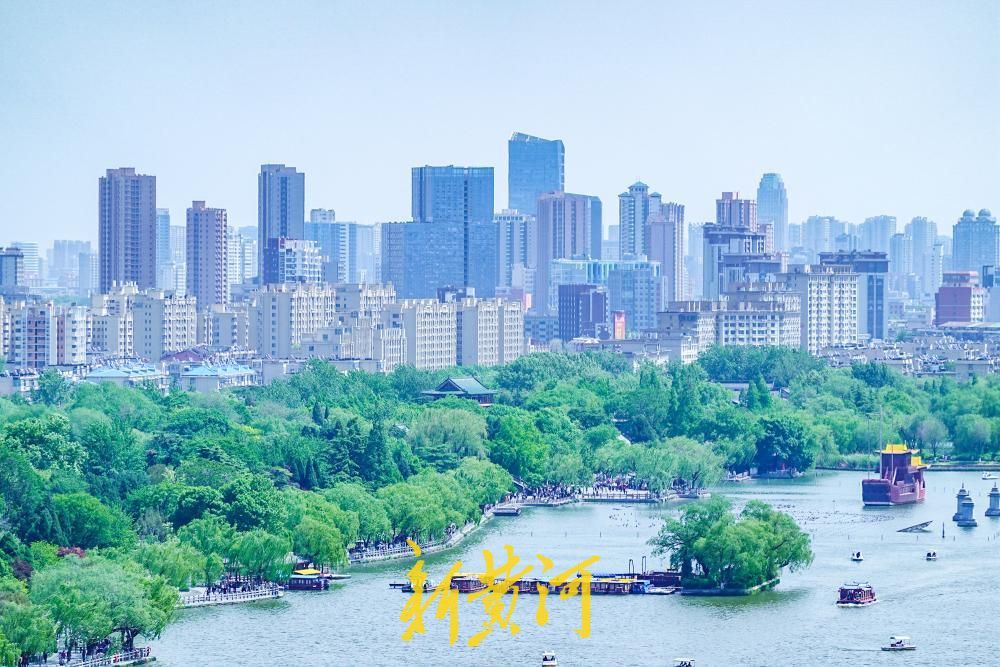 春末迎“醉美”蓝天白云 俯瞰泉城山湖城高“颜值”