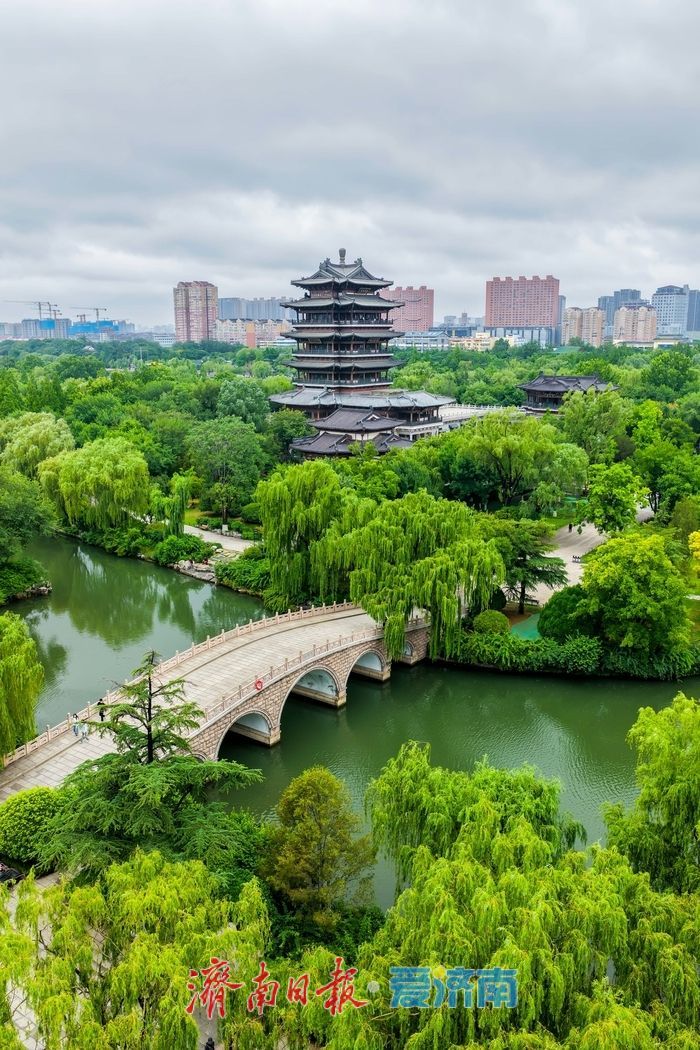 明湖烟雨，水墨江南
