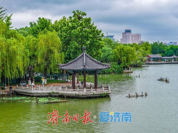 明湖烟雨，水墨江南