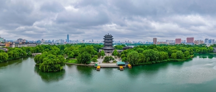 明湖烟雨，水墨江南