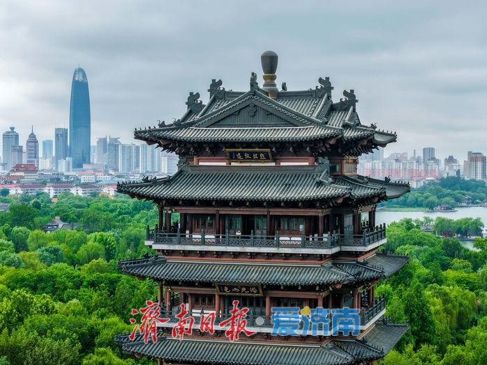 明湖烟雨，水墨江南