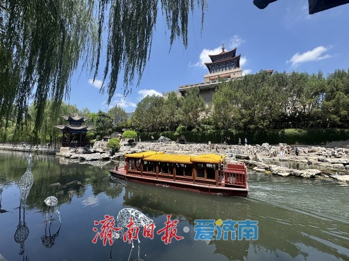 泛舟护城河畔 尽赏泉城夏日美景