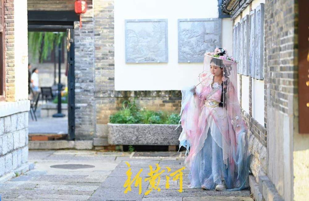 一年四季 泉在济南｜高温邂逅古韵 百花洲簪花姑娘绽放夏日泉城风情
