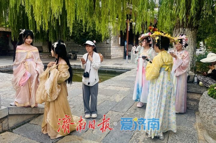 济南百花洲变身“百花”洲