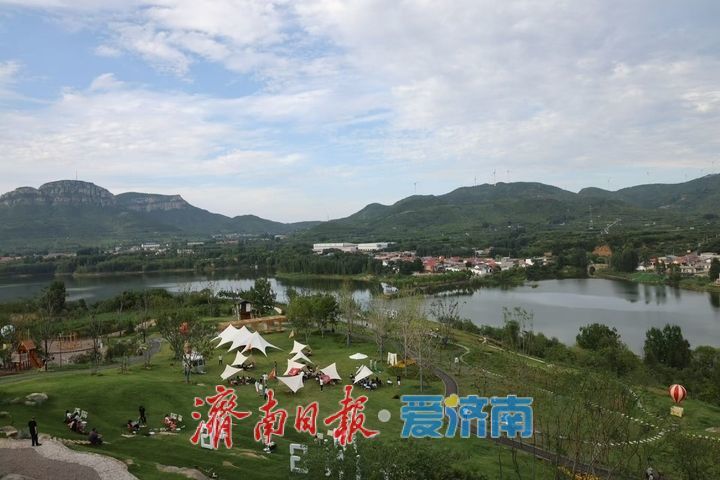 蓝天白云衬青山 长清五峰山绘就夏日山水画卷