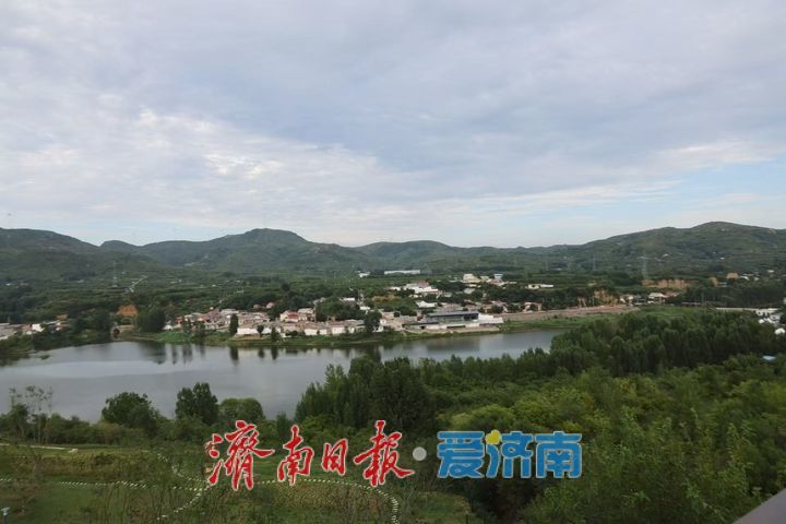 蓝天白云衬青山 长清五峰山绘就夏日山水画卷