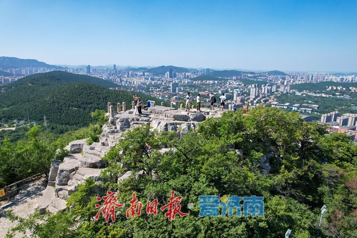千佛山登高赏秋 尽享泉城诗意