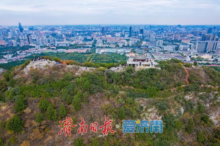 天高云阔历山秋 一城秋景入长卷