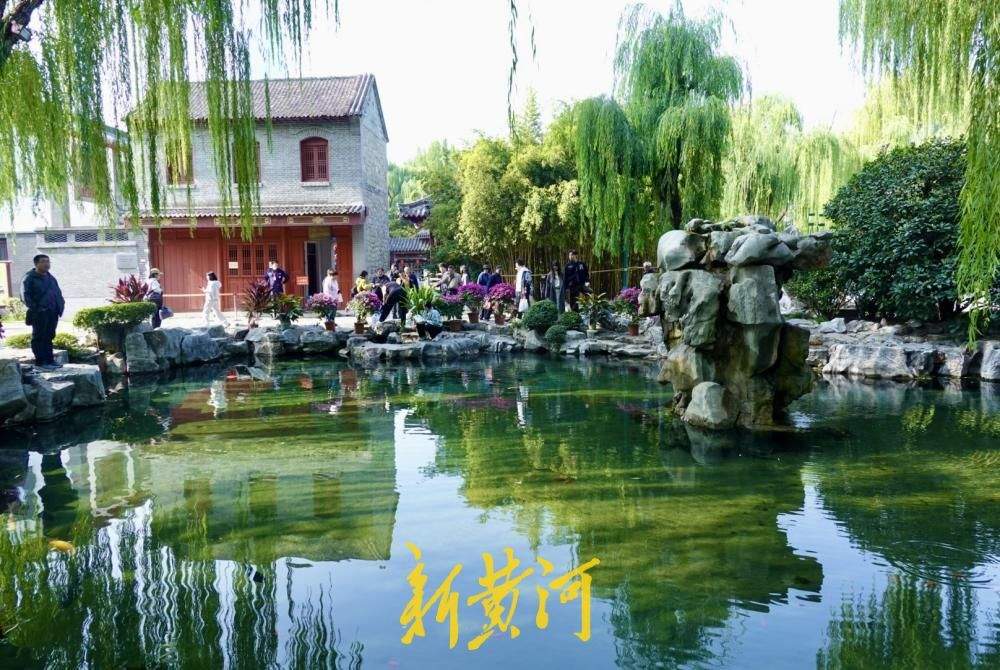 济南五龙潭月牙泉进入秋冬季“休眠模式”