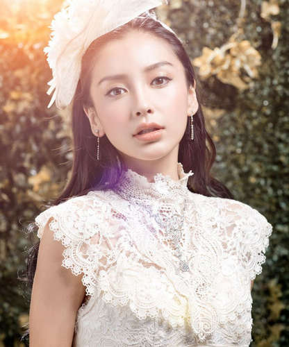 Angelababy晒父母照被赞 父母级<em>男女</em>神<em>基因</em>强