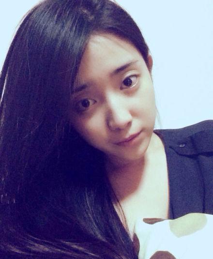 女子穿高跟鞋背男友过积水 <em>面具女神</em>找男友_图